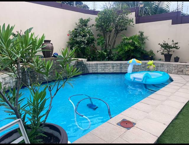 6 BEDROOM HOUSE FOR SALE IN LA LUCIA